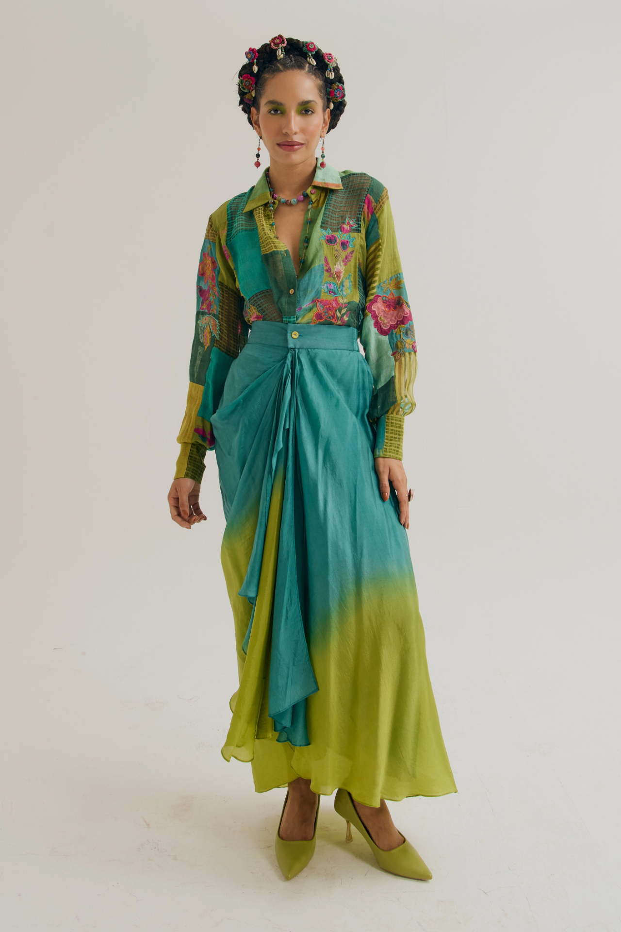 TURQUOISH PAAKO SHIRT
AND VINCA
SKIRT SET 1 TURQUOISH PAAKO SHIRT
AND VINCA
SKIRT SET