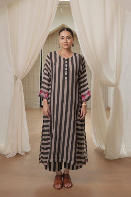 BLACK STRIPE GUSSATE