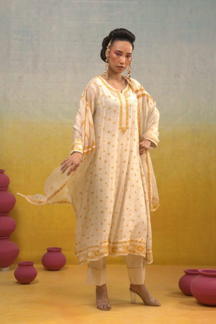 Ivory Kutdana Embroidered With Jaali Work Suit Set